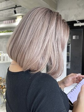 アポロ 横浜駅店(apollo) ホワイトピンクシャドールーツ