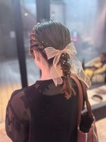 レイドバック(LAID BACK)&nbsp;ミディアムでもできる編みおろしヘア♪