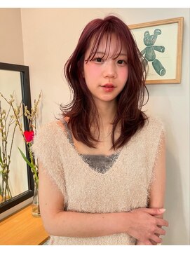 ジーナ 西新(Zina) レイヤーカット×ピンクカラー