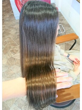 ヘアーアンドアイラッシュ チェイン(HAIR&EYELASH CHAIN) 思わず触りたくなる”美髪”ロング