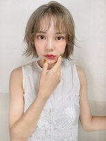 ハニーシブヤ(HONEY shibuya)&nbsp;外ハネニュアンスカールボブ☆シルキーベージュグレージュカラー