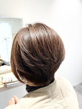 ストフ(stof) 前下がりショートボブ/ショートレイヤー/ヘアマニキュア