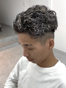 アビー ランシェル(ABEY LENCIEL) 極道パーマ/白メッシュ/新潟/長岡