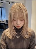21. ミルクティーブロンド/外ハネ/艶感/ブリーチ/前髪