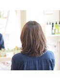 やんわり、ふんわり動きのある大人女子ミディアムヘアー