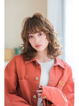 リトル アイズミ バイ ヴィーヴル(little aizumi by BIVRE) パーマで作るフェミニン セミロング