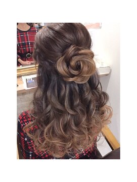 キュア(CURE) ハーフアップお花アレンジ