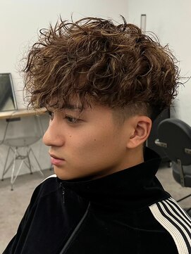 エルマーク 心斎橋(L-MARK) スペインカールスパイラルパーマツイストパーマフェード短髪