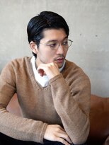 ライラ(Lyla)&nbsp;眼鏡が似合う　大人ビジネス　色気感じるオールバックショート