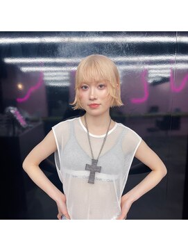 キジ(KIJI) レイヤーボブ/ホワイトカラー/ホワイトミルクティー/ハイトーン