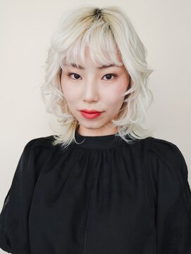 オジョマノ(OjOmano) 〈h25〉ブリーチインナーカラーダブルカラーハイライト髪質改善