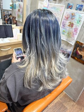 ヲタクに美容室は難しい。 ウルフレイヤー/グラデーションカラー/バレイヤージュ