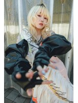 リンダ(Linda)&nbsp;ハイレイヤーカット×抜きっぱなしブロンド