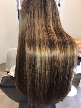 アールサロン アオヤマ(Rr SALON AOYAMA) プラチナミネコラ