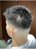 サイドグラデーションフェードショートシルバーカラーかき上げ