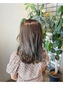 オリーブベージュ