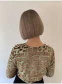 ケアブリーチベージュ×切りっぱなしボブ