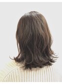 小顔に見せるオリーブカラーヘアー