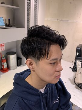 フランクスバーバーザスタンド(Frank’s barber the stand) スペインカール/スパイキーショート/フェザーパーマ/飯田橋F