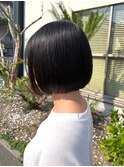切りっぱなしボブ　ダークカラー　艶感　前下がりボブ　透明感