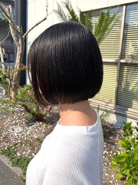 ナカオコアフュール(NAKAO COIFFURE) 切りっぱなしボブ　ダークカラー　艶感　前下がりボブ　透明感