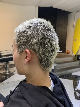 メリケンバーバーショップ フクオカ(MERICAN BARBERSHOP FUK) ハイライトマッシュパーマウルフアッシュブラック