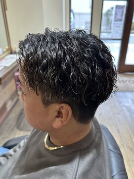 インフィニティー infinity HAIR SPACE BLOOM ツイストスパイラルパーマ/センターパート/ハイライト