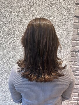 エルサフィロ ヨドヤバシ(el zafiro yodoyabashi) くびレイヤー前髪エモージュ小顔レイヤーカット20代30代40代50代