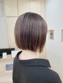 リノ(Lino)の写真/有名店で磨いたカット技術で印象を変える！顔周りで作る小顔バングは360度どこから見ても可愛いと人気♪