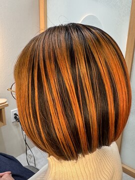 イゾラ(isola) 【isola】アンブレラカラー/ブリーチ2回/ビビッドオレンジ/ボブ