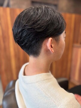 バーバークエスト(BARBER QUEST) センターパートフェザースタイル