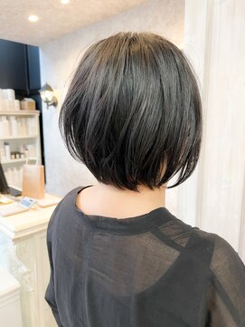 キャアリー(Caary) 福山Caary30代40代人気小顔補正立体カット前下がりレイヤーボブ