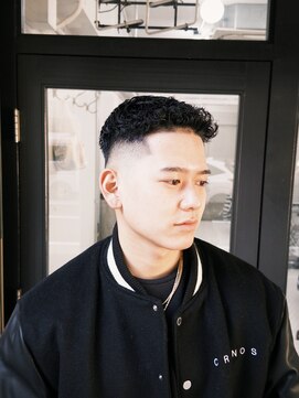 ウェルネス(Wellness) スキンフェード/ファーザーアップ