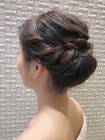 【新宿 Olives by neolive】ねじりシニョン