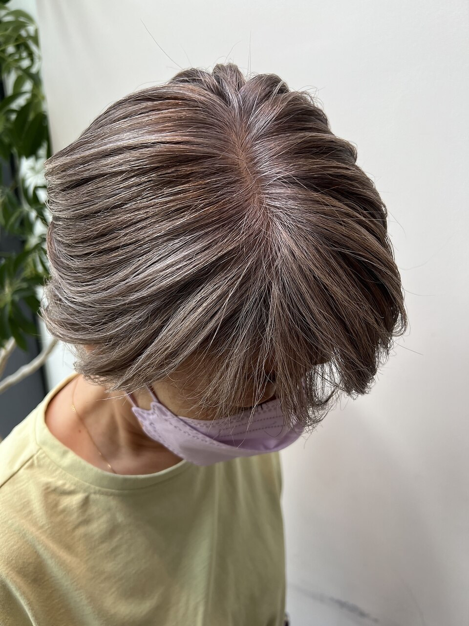 落ちついた色味で白髪ぼかし ハイライト グレージュ 50代60代