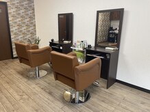 ゆったりと座れる椅子でリラックスしてお過ごしいただけます。