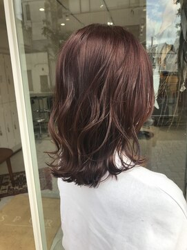 ヘアデザイン ソラ(Sola) 大人可愛いナチュラルピンクベージュツヤ髪×外ハネウェーブ