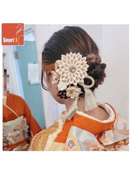 スマートワン ビューティー(Smart1 Beauty) 髪飾りを活かした低めアップスタイル