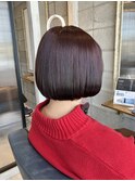 ワインカラーX内にまとまるボブ
