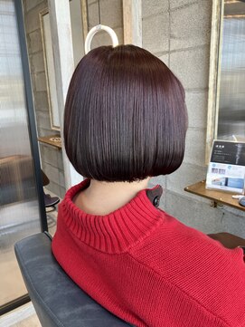 ルースヘアー(Luz hair) ワインカラーX内にまとまるボブ