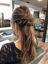 ヘアーデザイン ディードット ウル(D. ulu)&nbsp;ゆるふわハーフアップスタイル