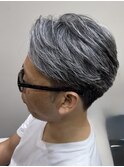 40代を過ぎた男性にオススメな白髪を生かしたかき上げヘア