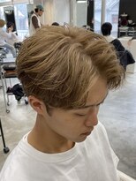 エデアンルクラ 下通(EDEAN Leclat)&nbsp;熊本メンズヘア ハイトーンカラー ミルクティー センターパート