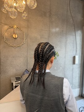 ロア(Roa) コーンロウ