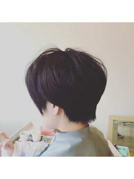 カタチヘアー(HAIR) 。。。。。。キラキラ。。。ヒカル。。。ショートのカタチ。。。