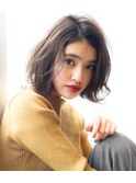 触り心地のいいすべらかなウェーブヘアに