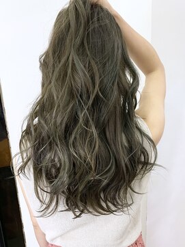 ナイン 麻布十番(NINE) 透け感たっぷりのグレージュ/ロング