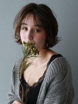 ザビー(THE B) スタイリングを楽しむ柔らかショートボブ