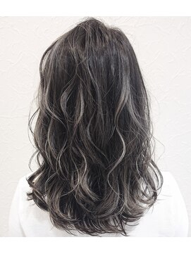 リー ルーチェ 布施(Lee Luce) ミルクティーベージュ×ハイライト【真栄田】