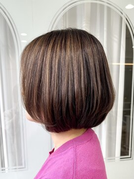 ザザ 高田馬場(ZA/ZA) ツヤカラーが映える大人ボブ